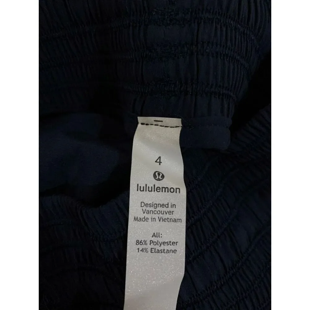 Lululemon The Every day skirt sz 4